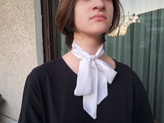 スカーフ LIVIANA CONTI Woman Neck scarf Ivory A5SF12 A11Y2 Logo pattern scarf | liviana conti