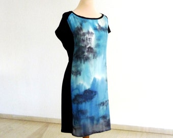 Tragbares Kunstseidenkleid, Blaues schwarzes Seidenkleid, handgemaltes Kleid, Kurzarm-Seidenkleid, einzigartiges Kleid für Frauen, künstlerisches Kleid