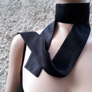 Sciarpa sottile da donna, Cravatta in seta nera, Fiocco in sciarpa di seta, Papillon nero, Sciarpa sottile alla moda, Regalo sciarpa in seta nera