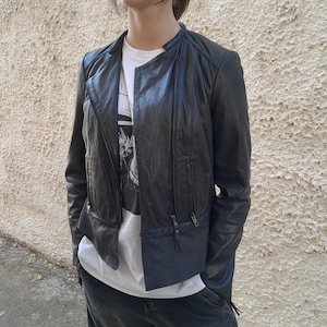 Black leather slim fit jacket, Vintage genuine leather jacket with zipper closure size Medium, Gift short jacket for sister
