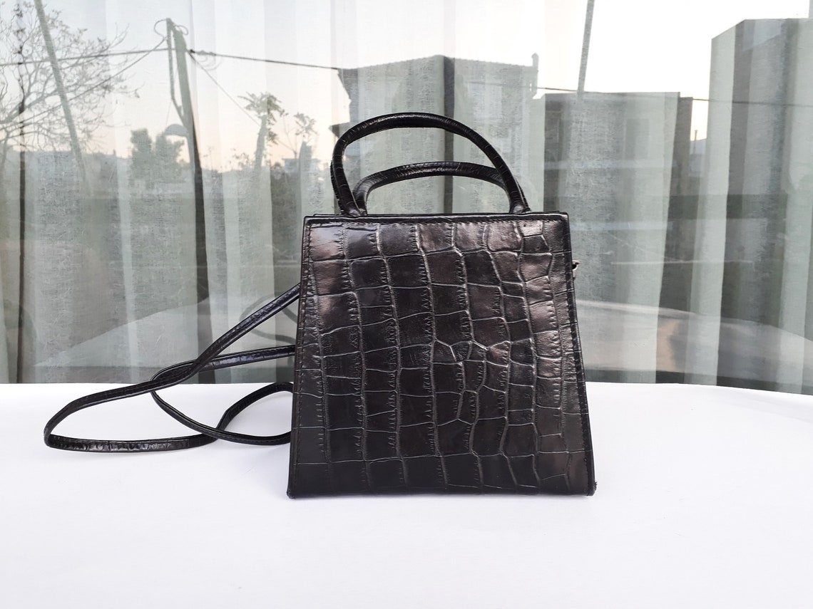 Women black small leather bag, Top handle bag vintage, Shoulder croc bag, Gift for wife genuine leather handbag, foto 4 di 5