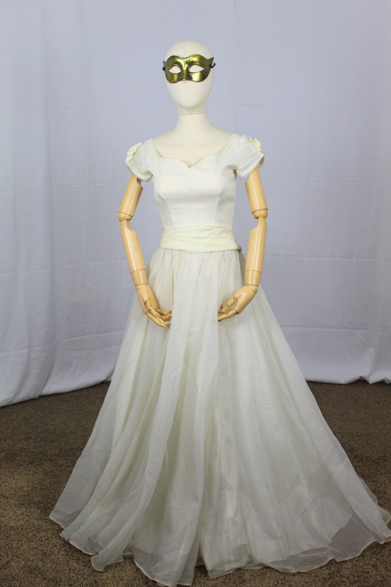 1950s cocktail dress, Vintage 50s dress, Vintage wardrobe, 1950's gown, White vintage sweetheart, Fairycore, Princesscore dress, Royalcore image 1