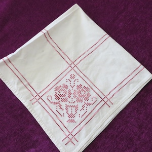 Vintage 40s Hand Embroidered Red & White Tablecloth 32&quot; x 32&quot; * Perfect for Holidays *