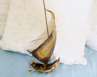 Vintage Brass Decorative Sailboat Mid Century Modern Sculpture 14.5 in. tall EUC
