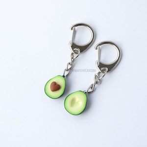 Avocado vriendschap sleutelhanger hart set van twee, asymmetrische bff beste vriend cadeau, cadeau voor koppels, broers en zussen, millennial grappige leuke ideeën afbeelding 2