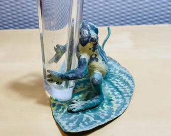 葉っぱの上のビンテージカエル レインキャッチャー 金属ルーサイト チッピー パティナ