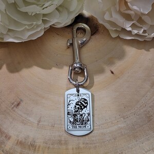 El llavero de acero inoxidable de la tarjeta del tarot de la mamá, llavero de bruja, regalo oculto, llavero pagano, llavero del tarot, regalo personalizado, llavero oculto