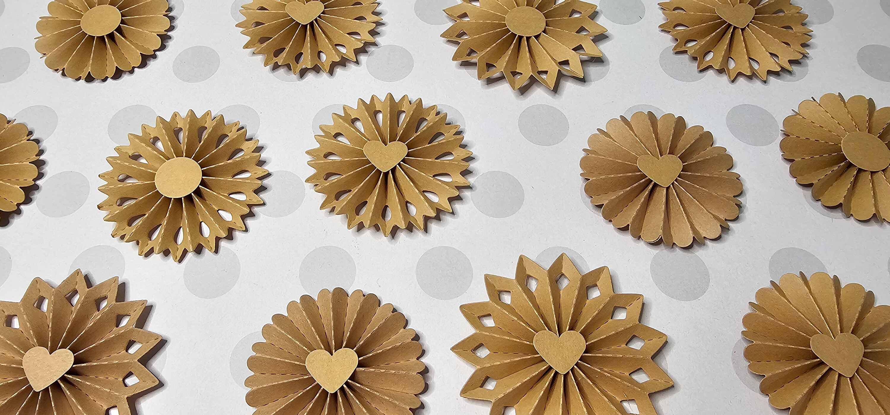 BestoFun Lot De 12 éventails En Papier Pastel - Bleu Clair - Pompons - Fleurs Jaunes Et Vertes - Guirlande De Fleurs Suspendues - Rose Et Violet - Décoration Pour Anniversaire, Mariage