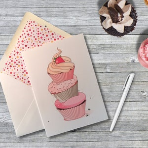 Carte d'anniversaire, cupcakes, cupcakes, papier cartonné lin, enveloppe avec doublure, doux, amusant, gâteau, fait main, 5 x 7 po.