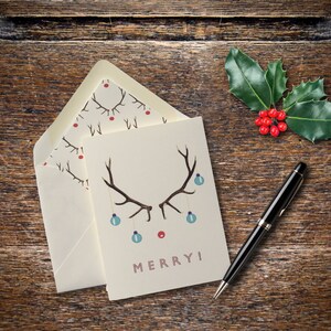 Merry Reindeer Antlers Cartes de vœux de Noël, Boîte de 8 w / enveloppes doublées, Fun Happy Cheerful, A2, Taille 4 « X 5.5 »