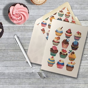 Carte de voeux de joyeux anniversaire Cupcakes, papier cartonné texturé lin, enveloppe doublée à la main, confiseries douces et amusantes, 5 x 7 po.