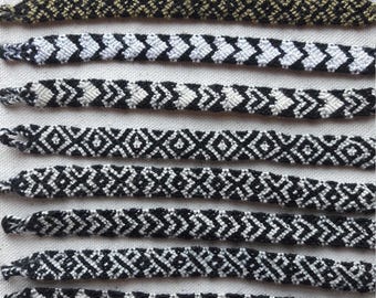 Bracelets de l'amitié andins noirs et blancs