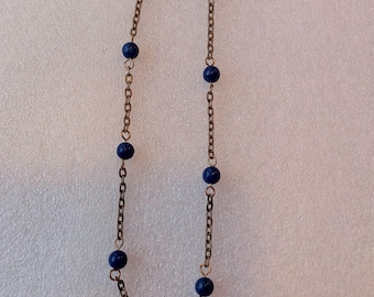 Collier chaîne avec détails en pierre
