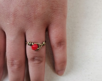 Bague en métal rouge