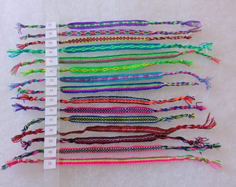 Vente en gros 150 bracelets de l'amitié péruviens arc-en-ciel (multicolores).