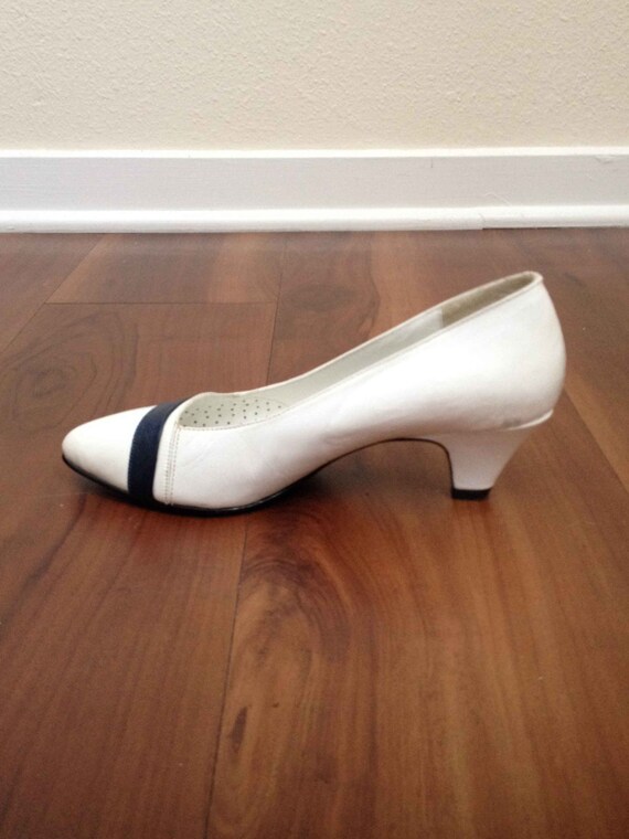 Vintage 50s 60s White Navy Blue Pumps 