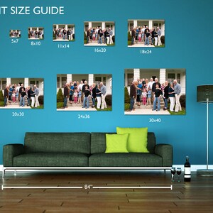 May include: Print size guide for photos, showing different sizes from 5x7 inches to 30x40 inches. The guide shows a family photo in each size, displayed on a blue wall with a couch and a floor lamp.