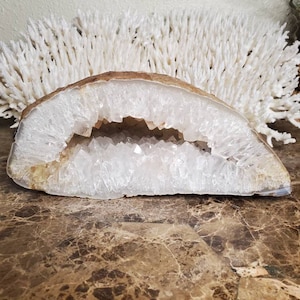 8 lb Agate Geode - Geode - Quartz Geode - Polished Geode Half - Crystal Geode - Agate - Natural Agate - Natural - Geodes - large