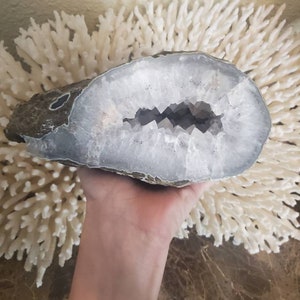 4.1 lb Agate Geode - Geode - Quartz Geode - Polished Geode Half - Crystal Geode - Agate - Natural Agate - Natural - Geodes - large - Decor