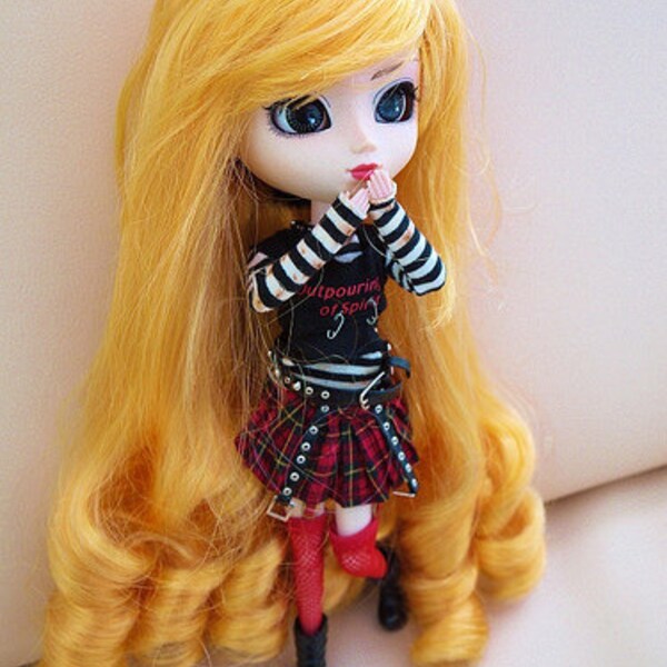 Gelbe Blonde lange Lockenperücke für Pullip Puppen 1/3 Kopfgröße