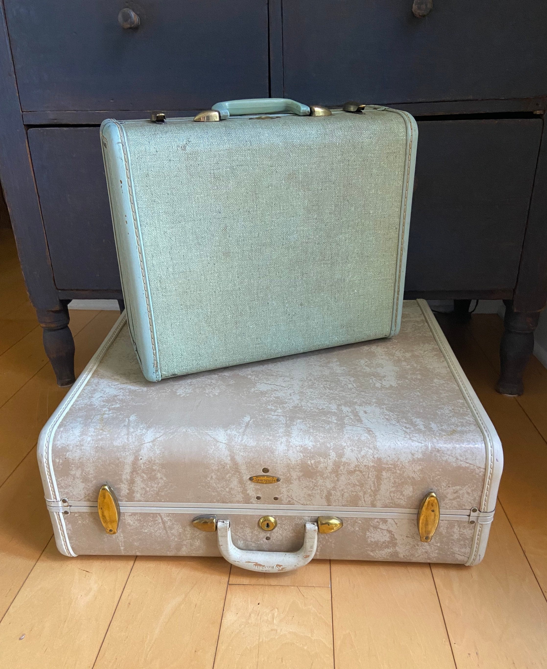 VIntage~Suitcase~Travel Smart Suitcase~Blue~Luggage~26.25 x 19.0 x 7 3/8