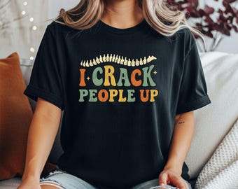 Je fais craquer les gens PNG - conception de chemise de chiropraticien drôle - Clipart humour chiro pour sublimation, graphique de soins de la colonne vertébrale, art chiro imprimable