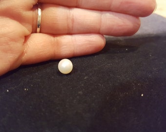 Crisp and cool Akoya wedding white pearl