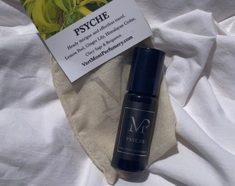 PSYCHE: cáscara de limón, lirio de jengibre, salvia, cedro del Himalaya y bergamota.