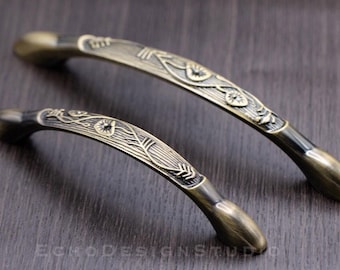 Antique Bronze Cabinet Pull: Zinc Alloy Dresser Handle  (BS-C-1069)