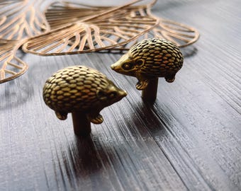 Hedgehog Brass Cabinet Knob: Gold Dresser Drawer Pull (BS-C-1308)