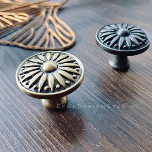 Antieke bronzen bloemenkastknop: moderne dressoirlade (BS-C-632)