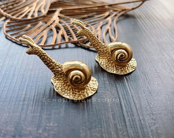 Puxador de armário em latão maciço com formato de caracol: puxador moderno para gaveta de cômoda dourada (BS-C-1286)