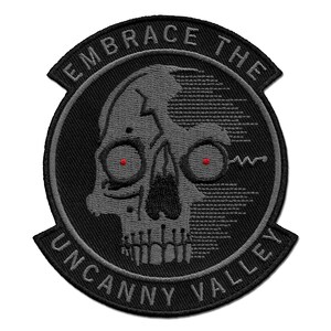Patch bordado "Abrace o Vale da Estranheza"
