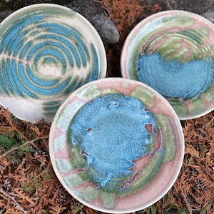 Hand Crafted Studio Pottery Grandes plaques rouges blanches bleues vertes