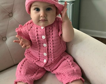 Tenue assortie pour bébé fille avec combinaison, grenouillère, chapeau cloche en deux styles et chaussures au crochet 6-8 mois