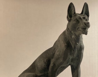 Figura de perro pastor alemán de metal