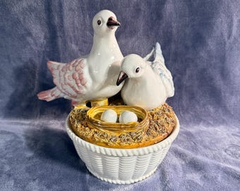 Italian Meiselman Porcelain Doves on nest K288