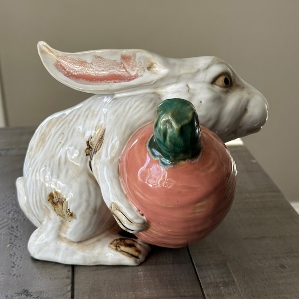 Pottery rabbit with carrot