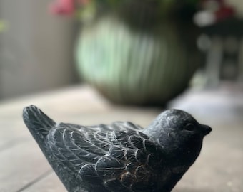 Figura de pájaro gordito tallada pesada