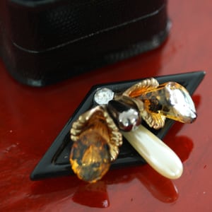 Luigi Briglia Style Unsigned Black Thermoset and Pearl Vintage Pin Brooch