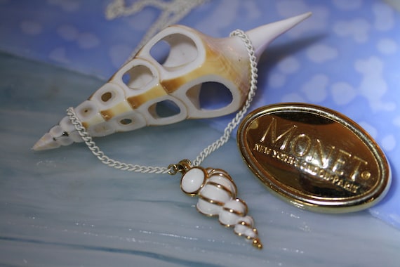 Signed Monet Sea Shell in White Enamel and Gold W… - image 1