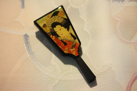 Wonderful Little Vintage Bakelite Japanese Fan Pin - image 4