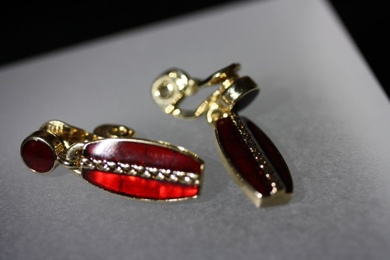 Monet Vintage Burgundy Enamel Art Deco Choker and Clip-on Dangle Earrings image 3