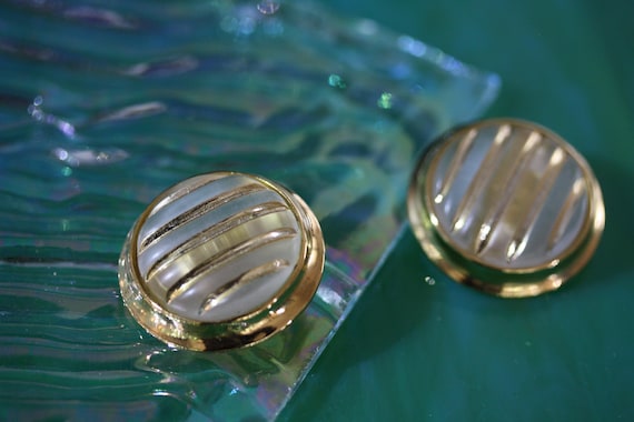 Richelieu Vintage Lucite Perspex Art Deco Clip on… - image 1