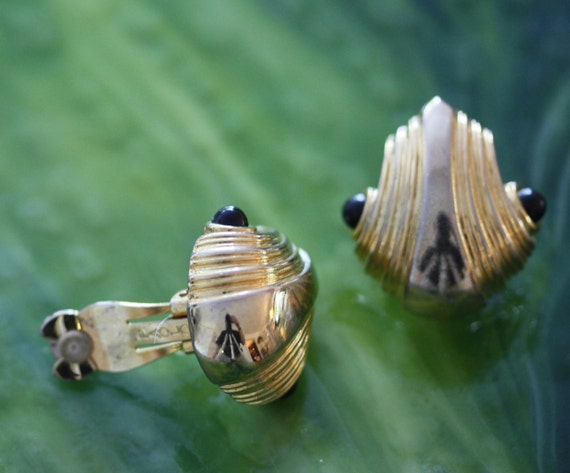 Paolo Gucci Vintage Art Deco Mollusk Clip-on Earr… - image 3