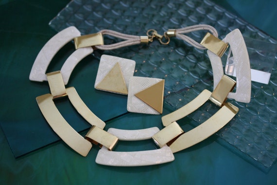 Jazz Age Mid Century Modern Lucite Necklace & Ear… - image 3