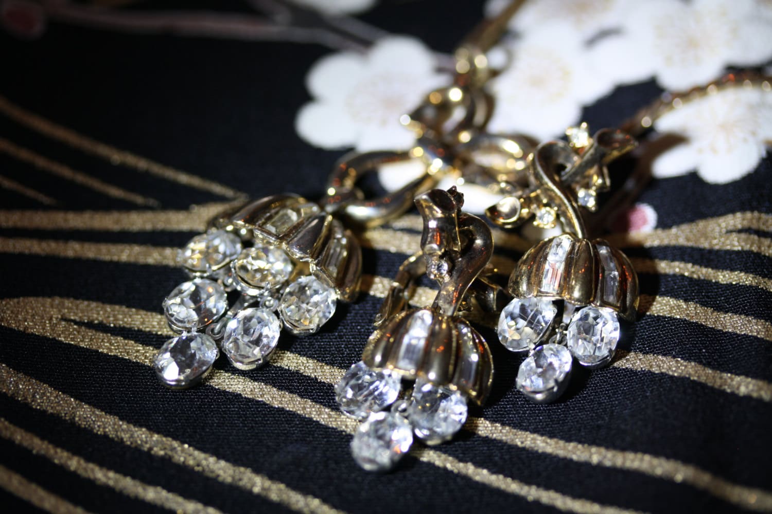 Vintage Alfred Philippe Couronne Trifari Raisins Fleur Pendantes