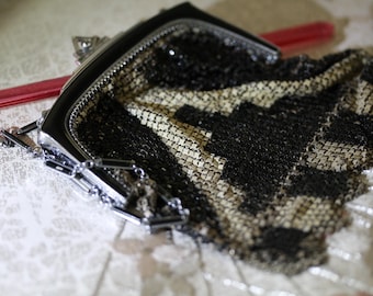 Clutch estilo melindrosa vintage Art Déco em prata e malha esmaltada