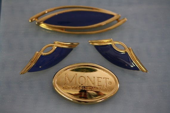 Vintage Monet Mid Century Gold with Navy Enamel A… - image 1