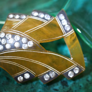 Vintage (Antique) Deco Celluloid Brooch